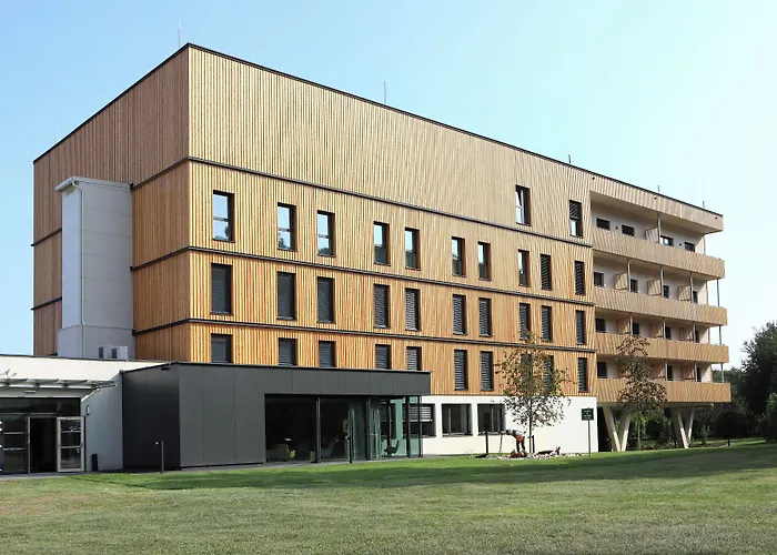 Steiermarkhof - Aus Holz Gebaut, Von Huegeln Gekuesst