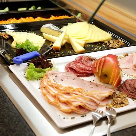 Steiermarkhof - Aus Holz Gebaut, Von Huegeln Gekuesst Graz