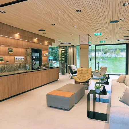 Steiermarkhof - Aus Holz Gebaut, Von Huegeln Gekuesst 4*