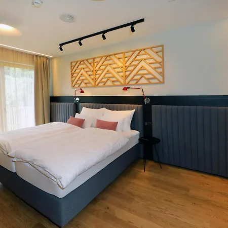 Otel Steiermarkhof - Aus Holz Gebaut, Von Huegeln Gekuesst