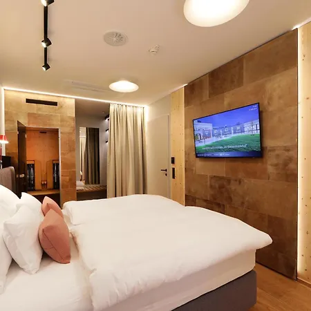 Steiermarkhof - Aus Holz Gebaut, Von Huegeln Gekuesst