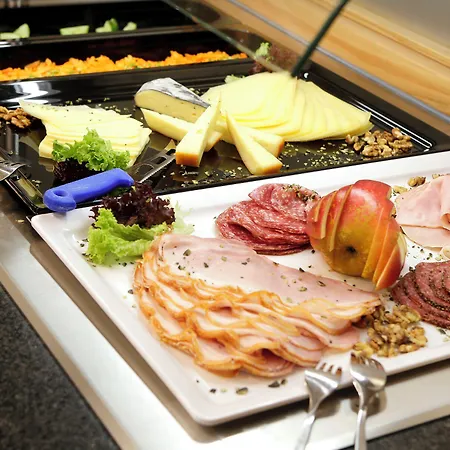 Hotel Steiermarkhof - Aus Holz Gebaut, Von Huegeln Gekuesst Graz