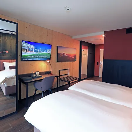 Steiermarkhof - Aus Holz Gebaut, Von Huegeln Gekuesst Graz