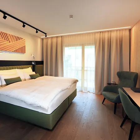 Hotel Steiermarkhof - Aus Holz Gebaut, Von Huegeln Gekuesst