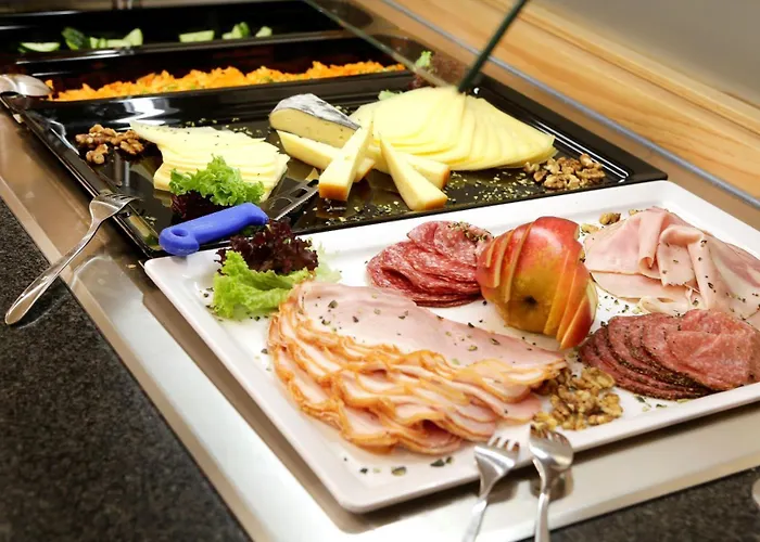 Steiermarkhof - Aus Holz Gebaut, Von Huegeln Gekuesst Graz