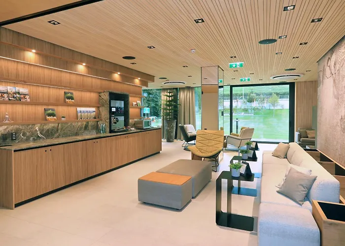 Steiermarkhof - Aus Holz Gebaut, Von Huegeln Gekuesst 4*