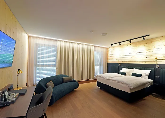 Steiermarkhof - Aus Holz Gebaut, Von Hügeln Geküsst