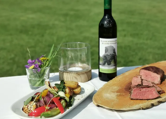 Steiermarkhof - Aus Holz Gebaut, Von Huegeln Gekuesst Γκρατς